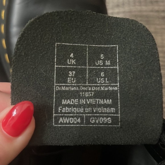 Doc Martin Boots - Picture 2 of 3